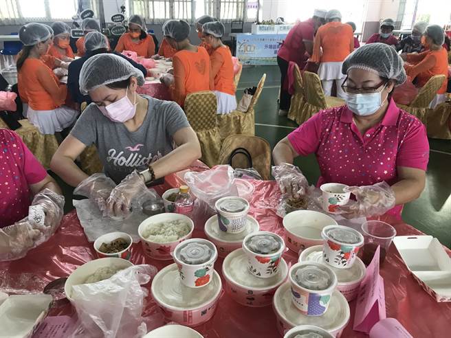 台中市大安區農會25日舉行米食推廣暨歡慶母親節活動。（大安農會提供／陳淑娥台中傳真）