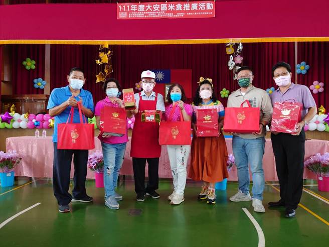 台中市大安區農會25日舉行米食推廣暨歡慶母親節活動。（大安農會提供／陳淑娥台中傳真）