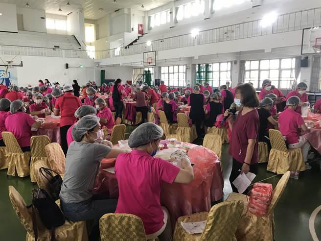 台中市大安區農會25日舉行米食推廣暨歡慶母親節活動。（大安農會提供／陳淑娥台中傳真）