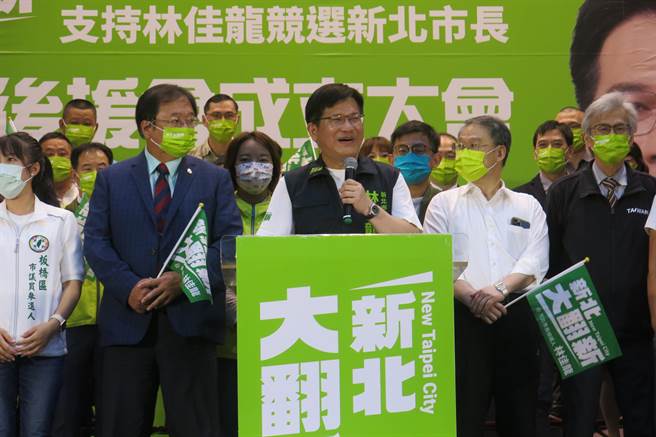 林佳龙呼吁换他做市长，让新北「心臟强、血路通、中枢神经指挥系统整合好」。（李奇叡摄）