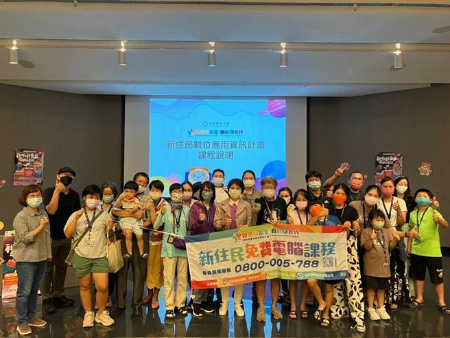 新住民数位应用资讯计画在台南举办「探索考古Fun科技」活动。（移民署提供）