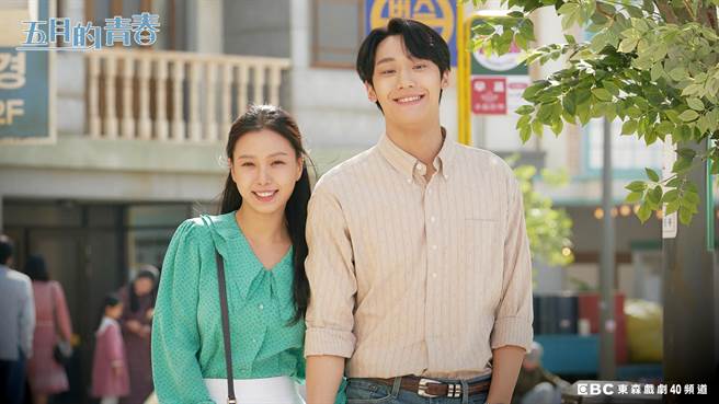 李到晛（右）与高旻示在《五月的青春》升格情侣。（东森提供）