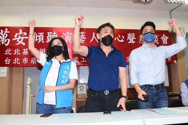 康凯日前在活动中与蒋万安、应晓薇同台。（康凯提供）