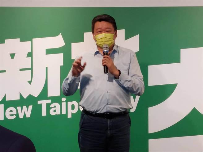 民进党新北市长参选人林佳龙竞选办公室发言人何博文表示，警大校长已明确回覆，警大并未发表任何声明，侯办却活在平行时空，活在自己想像的声明里。（陈慰慈摄）