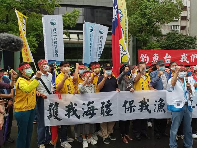 新党于台日交流协会集结宣示钓鱼台主权与渔民应有的权利。（新党提供）