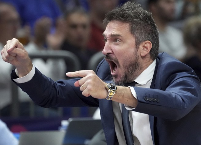 义大利主帅波泽科(Gianmarco Pozzecco)在不被看好下，率队闯进欧锦赛8强才止步。(美联社)