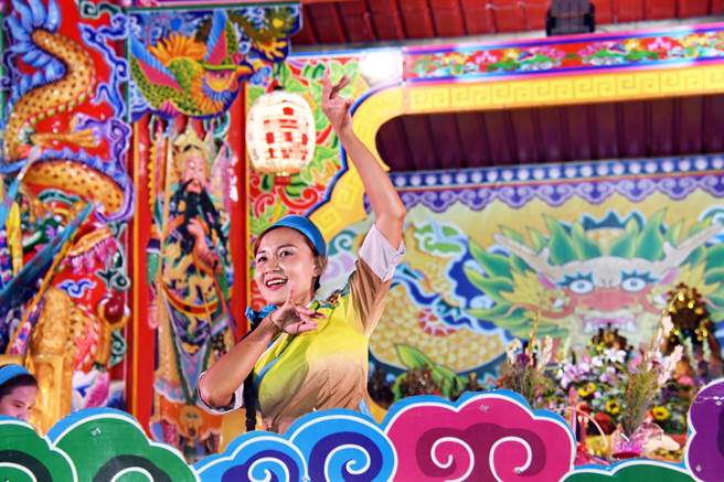 台东市公所举办客家嘉年华以醮坛为舞台，「神」气活现。（庄哲权摄）