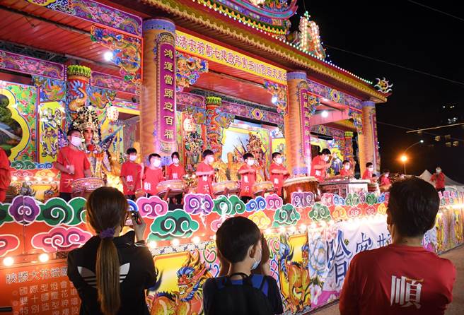 台东市公所举办客家嘉年华以醮坛为舞台，「神」气活现。（庄哲权摄）