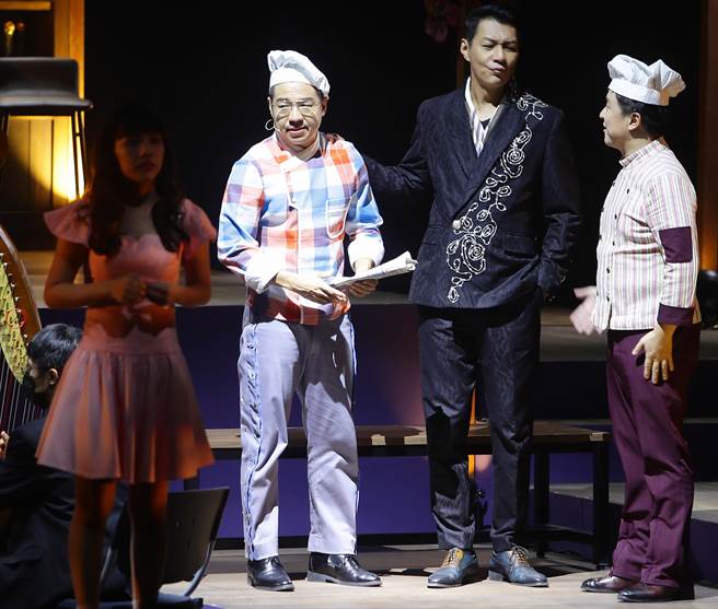 风靡全世界最长寿、外百老匯最经典的音乐剧《The Fantasticks梦幻爱程》盛大开演。由台裔百老匯巨星杨呈伟及实力派艺人聂云领衔主演。（季志翔摄）