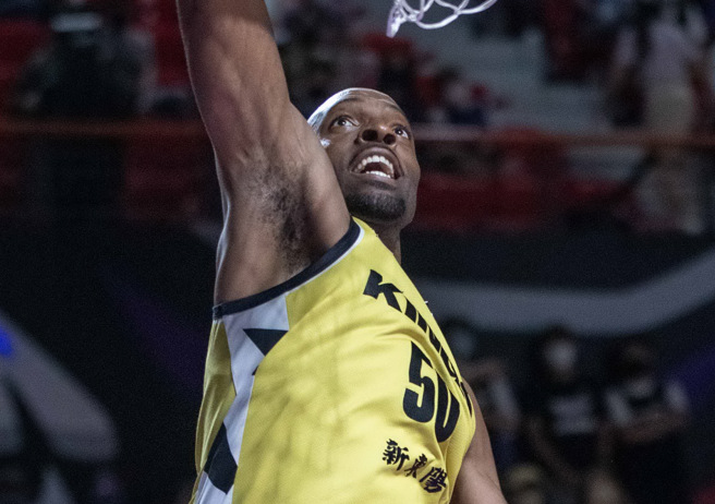 新北國王「新台灣人」戴維斯扣籃得分。（新北國王提供）