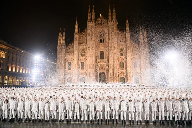 Moncler登陆米兰地标大教堂广场，为70周年庆典揭幕。（Moncler提供）