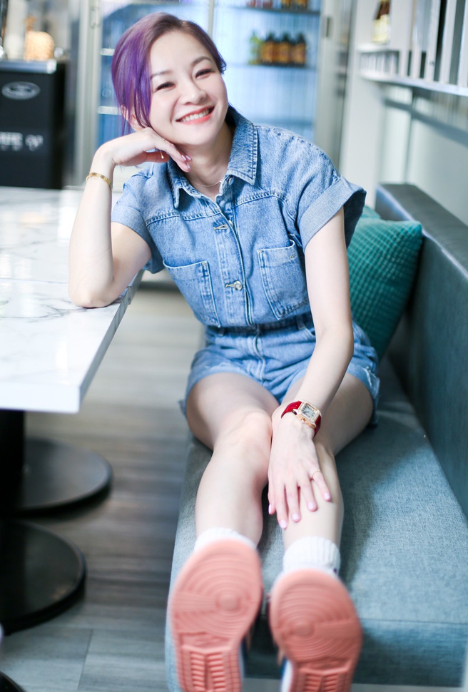 花花私下个性直率、搞笑，未来想挑战拍喜剧。（陈俊吉摄）