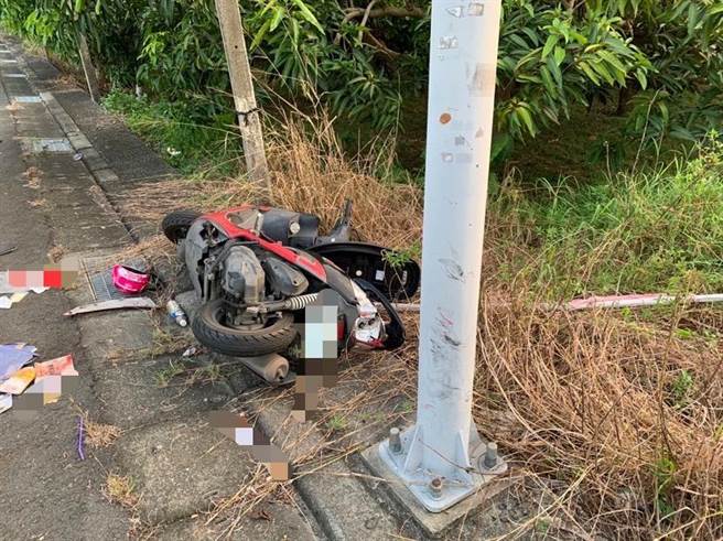 嘉义县番路乡嘉127线1.5公里处今下午有1辆搭载祖孙3人的机车，遭后方1辆小货车追，祖孙3人送医抢救。（警方提供∕吕妍庭嘉义传真）