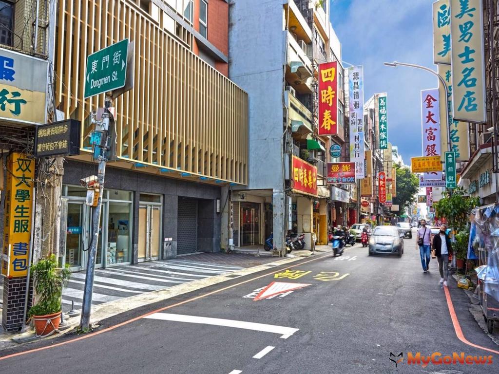 新竹市東前、東門街口，2018年核定之「非六都首件」危險老舊建築物重建計畫案，是新竹市危老建築重建案首件10層樓以上竣工案例。 (圖/MyGoNews買購房地產新聞)