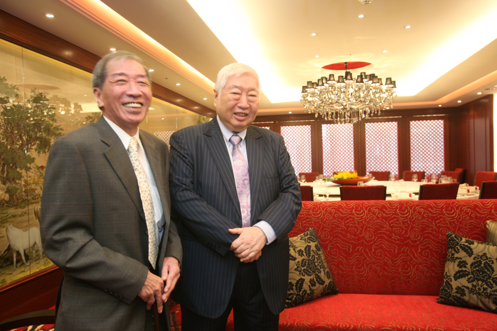 南僑董事長陳飛龍（右）及副董事長陳飛鵬（左）。（鄧博仁攝）