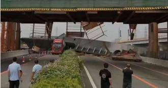 廣東興建中高架橋坍塌　貨櫃車駕駛死裡逃生