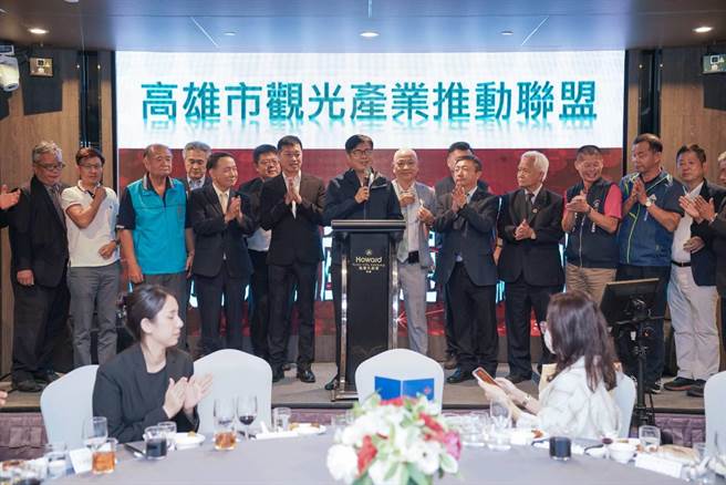 国境解封在即，高市观光产业大老上周组成「陈其迈观光产业后援会」，力挺高雄市长陈其迈连任，再带领观光产业界衝出好成绩。（柯宗纬翻摄）