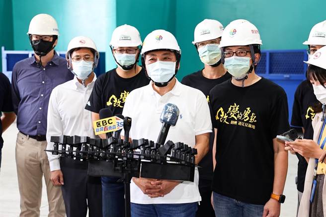 对于民调遥遥领先对手，侯友宜强调数字只是参考，应该不断挑战自己。（新北市环保局提供）