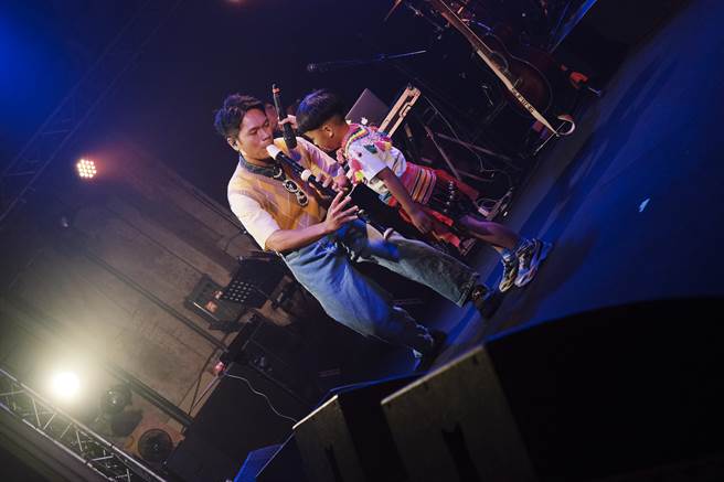 舒米恩与5岁侄子同台合唱。（米大创意提供）