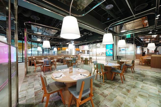 饗賓餐旅集團旗下Buffet「饗食天堂」開設第11家店，9月25日正式進駐高雄夢時代9樓，全店536坪、400席座位數，規模為全台最大。（柯宗緯翻攝）