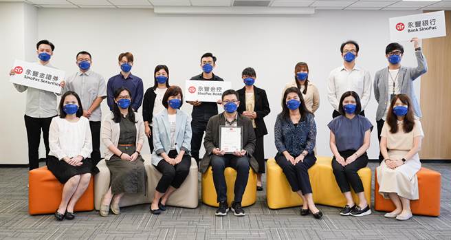 永豐金控積極投入數位科技於金融場景應用，由永豐科技團隊所研發的智能影像辨識系統，於今年8月榮獲得經濟部智慧財產局頒發發明專利。（永豐提供）