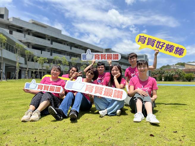 新竹市育賢國中教學卓越團隊從全國26支隊伍中脫穎而出，榮獲教育部111學年度教學卓越獎銀質獎肯定。（新竹市政府提供／陳育賢新竹傳真）