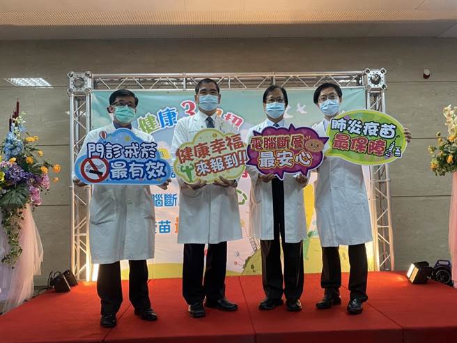 中山医学大学附设医院26日起举办「健康三绝招，幸福来报到」活动，中山附医医疗部副院长詹贵川、中山附医总院长蔡明哲、顾问陈志毅、家庭医学部主任顏启华(由左而右)一起站出来担任代言人。(冯惠宜摄)