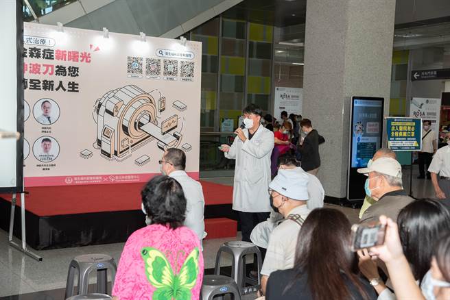 功能性神经外科专科主任罗伟伦说明「神波刀」的手术治疗、执行过程。（双和医院提供／李奇叡新北传真）