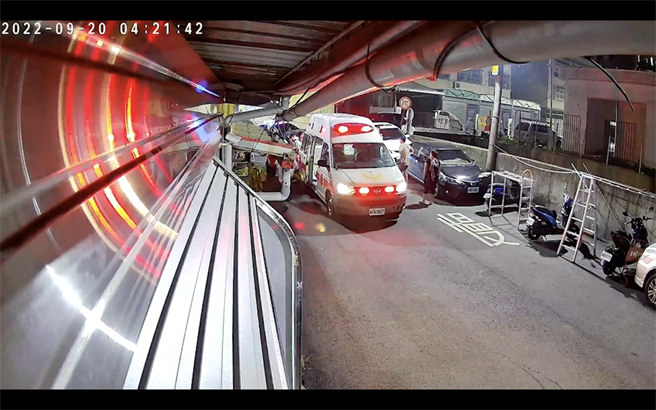 彰化县彰化市力行路巷弄内一家开业2年的酒吧，每到周末深夜都会涌入大批酒客，几杯黄汤下肚后脱序的行为样样来，引发当地居民不满。（民眾提供／吴建辉彰化传真）