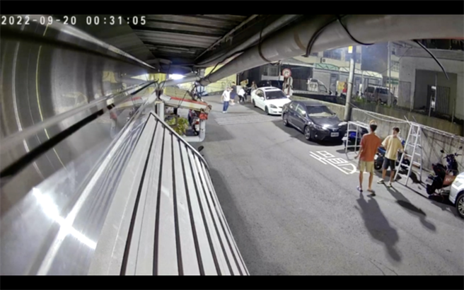 对此店家则回应，并非置之不理，客人行为都有约束，会在注意。（民眾提供／吴建辉彰化传真）