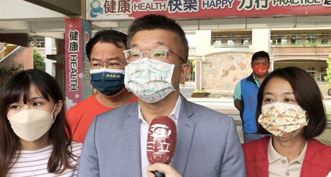 蔡其昌强调，一方面尽我最大的努力来为台中做事，一方面我也会比过去更加紧脚步来拜托选民的支持。（陈世宗摄）