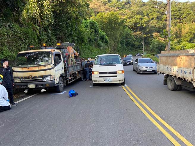 新北市新店区新乌路2k处近日发生一起严重车祸。（警方提供／李奇叡新北传真）
