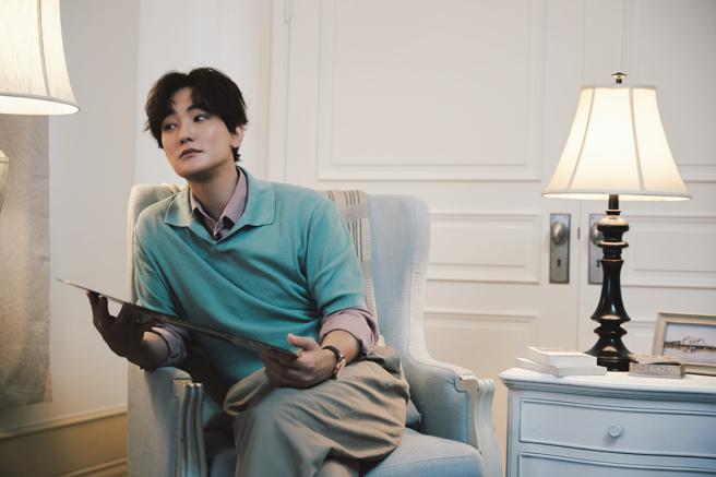 安七炫在出道26年纪念日当天，推出第4张正规专辑《Eyes On You》。（爱贝克思提供）