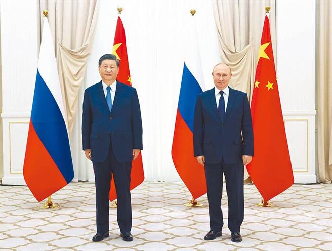 中国国家主席习近平（左）15日与俄罗斯总统普丁举行双边会见。（图／新华社）