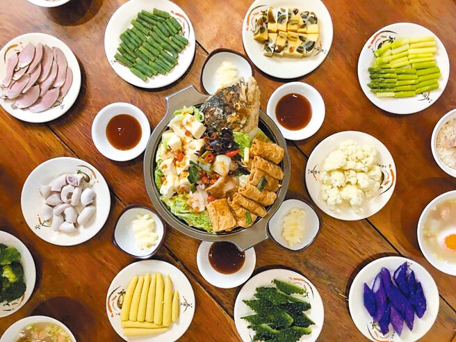 高铁国旅联票推出免排队，即可快速通关的嘉义林聪明砂锅鱼头。（高铁提供）