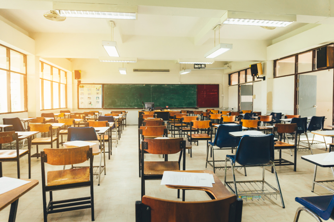 你在學生時期也常常「違規」嗎？又或是你是個從不違規的乖乖牌呢？《DailyView網路溫度計》列出了網路上討論度最高的20大學生時期「違規」行為。(示意圖/ shutterstock)