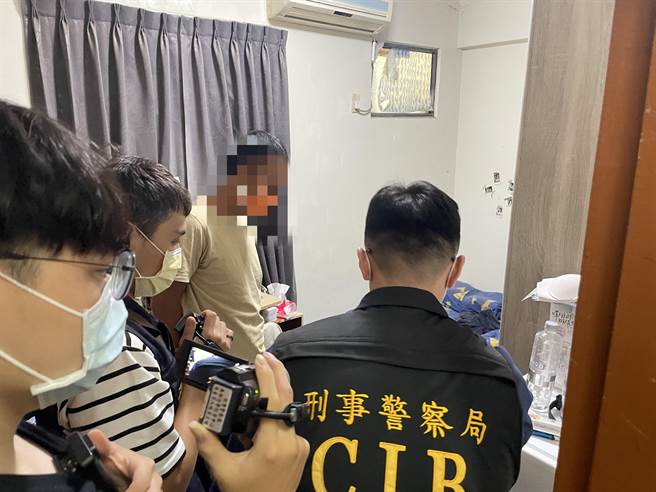 屏东县来义乡26岁陈姓男子想经营高利贷，吸收部落年轻人来当暴力讨债的打手。刑事局南部打击犯罪中心年初获报，数月循线下逮捕陈男等9人，初步有5名被害人，不法所得达400万元，全案依《组织犯罪防制条例》、重利罪、恐吓取财罪移送屏东地检署侦办。（翻摄照片／崔正纲高雄传真）