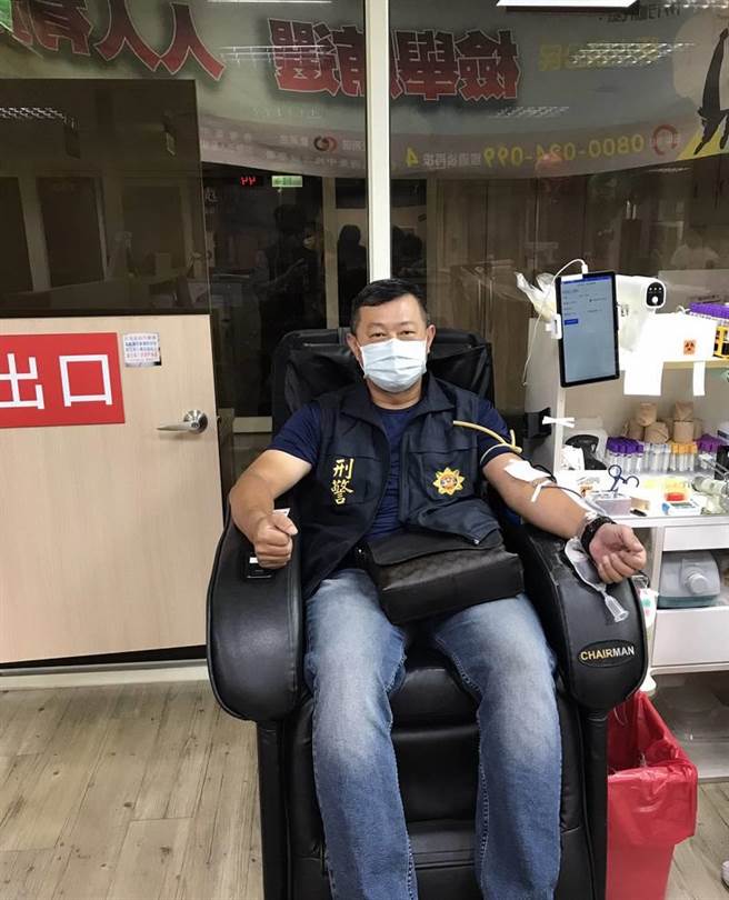 雾警警分局响应「爱心加温 热血满分」捐血活动。（雾峰警分局提供／潘虹恩台中传真）