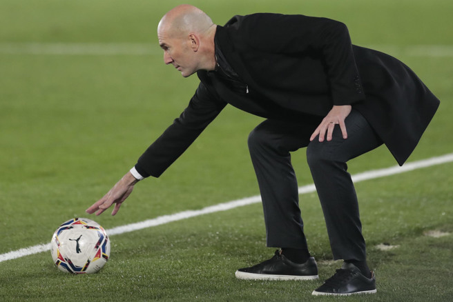 席丹(Zinedine Zidane)在世界盃用頭撞倒對手的名場面，日前在U18錦標賽重新上演。(美聯社)