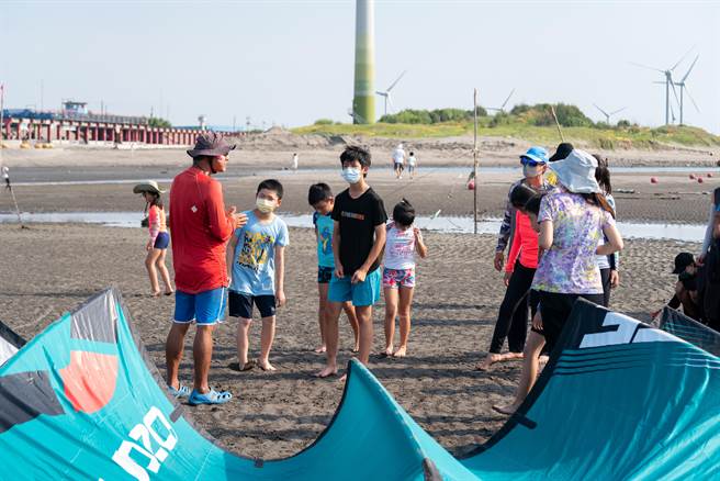 風箏衝浪是海線長期積極推展的極限運動。（台中市政府提供）