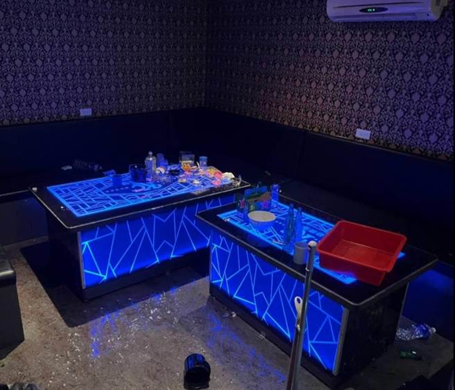 袁姓一家4人在酒吧包厢内发生衝突。（翻摄照片／崔正纲高雄传真）