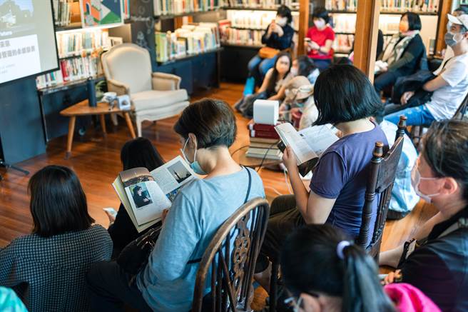 蕭巧怡說，「文房」過去三年多來舉辦超過場的藝文活動，主題包羅萬象，包括文資保存、閱讀推廣、生活美學到地方創生，也與台灣藝術家合作展覽超過30檔，吸引超過2萬3000以上人次造訪。(頂新提供／吳建輝彰化傳真)