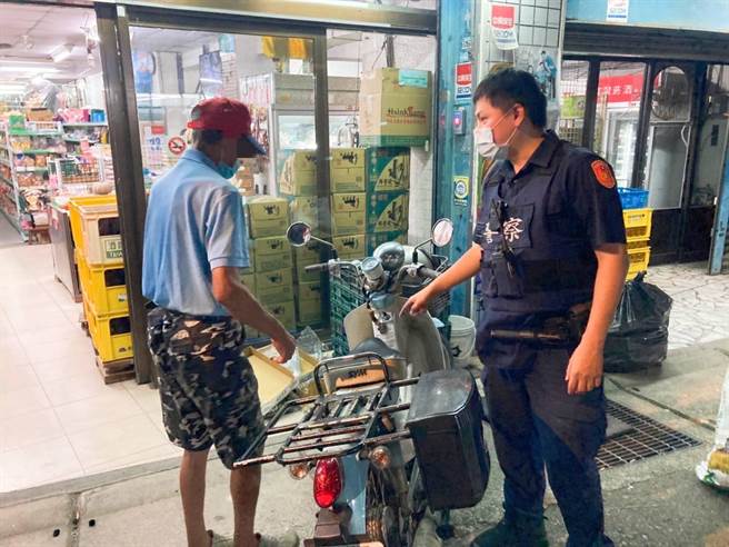 大园一名老翁在超商购物后，忘记自己骑车出门便走路回家，到家后误以为机车遭窃。（翻摄画面／蔡明亘桃园传真）