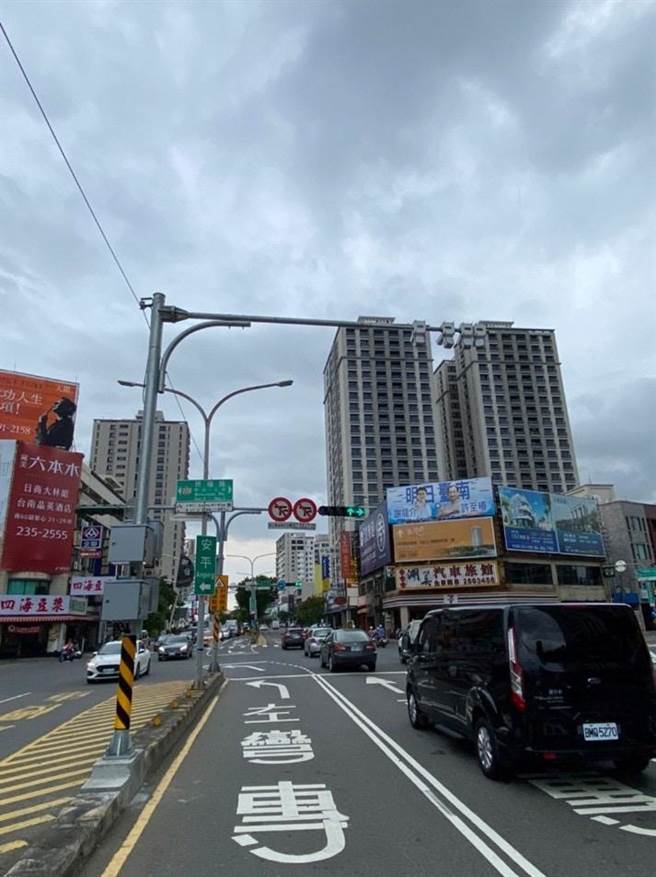 台南市警察局交通警察大队指出，相较于尚未建置科技执法设备前，启用科技执法以来，平均每月违规及交通事故约下降近2成。(台南市警方提供／曹婷婷台南传真)