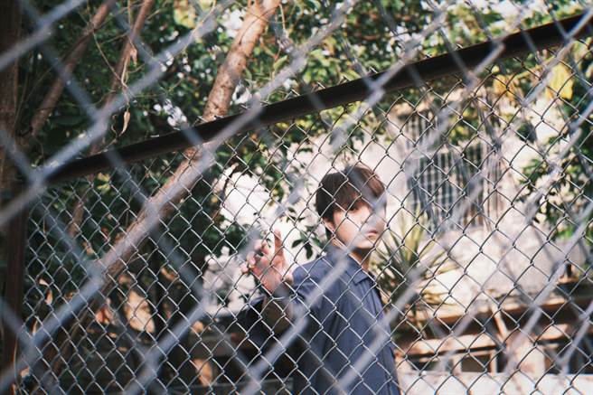 楊景涵重返幕前推出最新音樂作品〈懸念〉。（凡事文創提供）