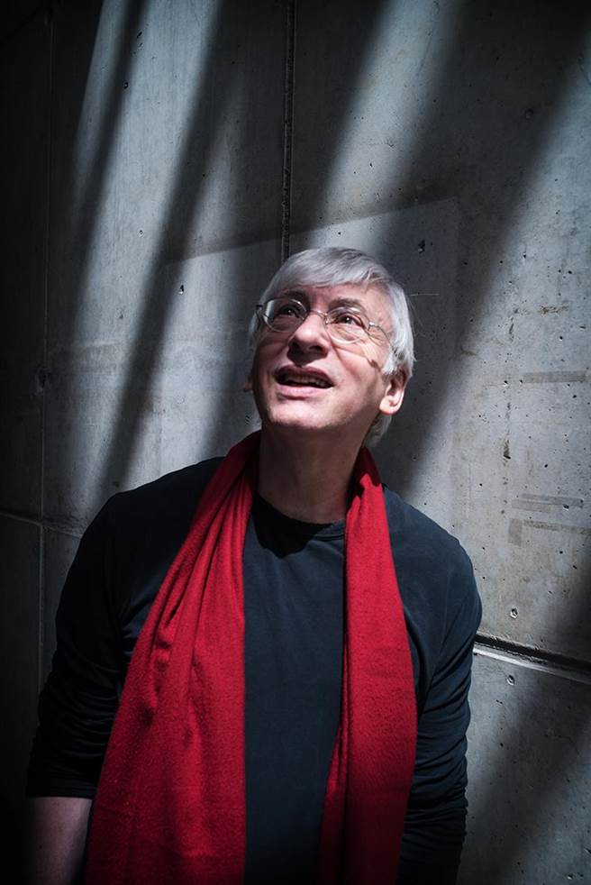 瑞士指挥家马利欧．凡萨将率领国家交响乐团，和柴可夫斯基大赛钢琴金牌得主家狄米崔．马斯里夫同台演奏，本周末登场。（国家交响乐团提供）