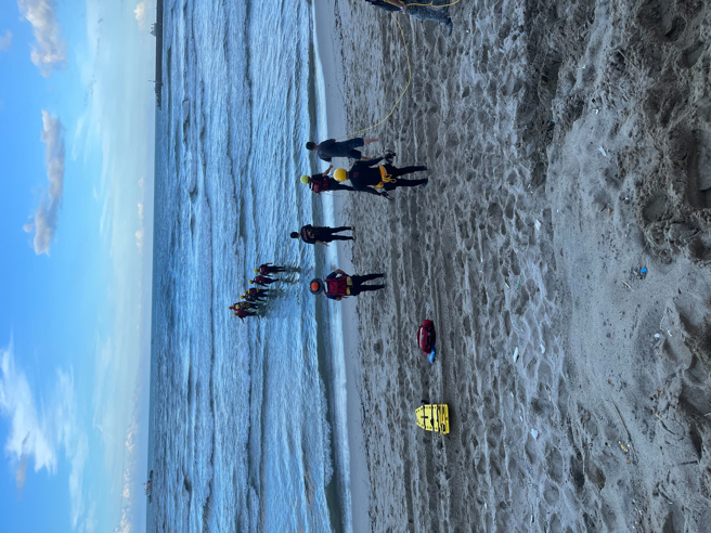 万里区发生兄弟下海游泳失联意外。（新北消防局提供）