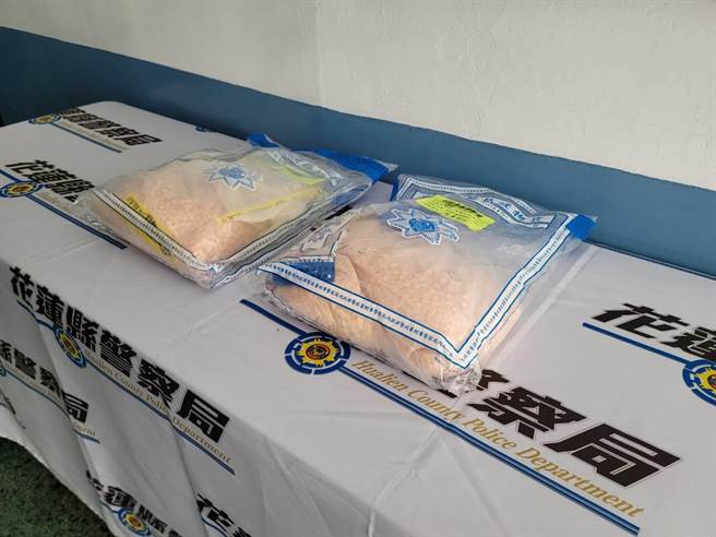 花蓮33歲陳姓男子等6人，在花蓮市區經營飲料店的2樓製毒販毒，且熟客還能直接到店內取貨，全案依違反毒品危害防制條例罪嫌移送法辦，其中2嫌已遭羈押。（花蓮縣警局提供／羅亦晽花蓮傳真）