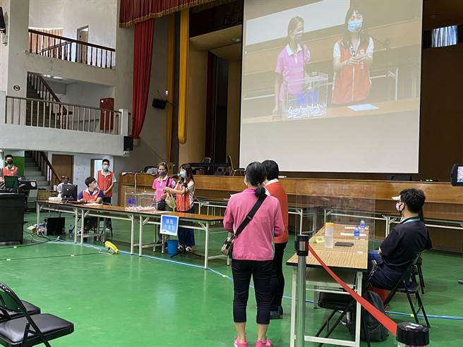 抽籤全程公开透明，今日流程非常顺畅。（蔡明亘摄）