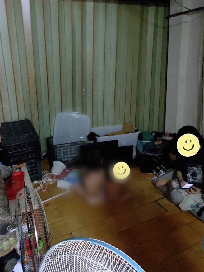 警方發現沒穿衣服的3個小孩。（警方提供）